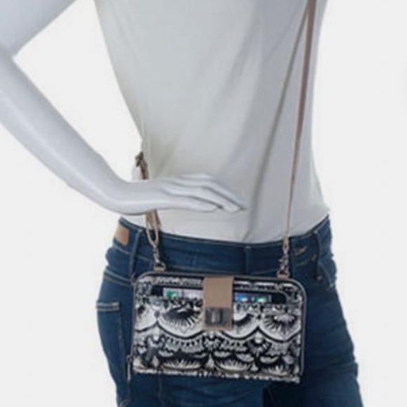 Sakroots Smartphone Crossbody Wristlet Wallet in Jet Brave Beauti - Picture 7 of 8